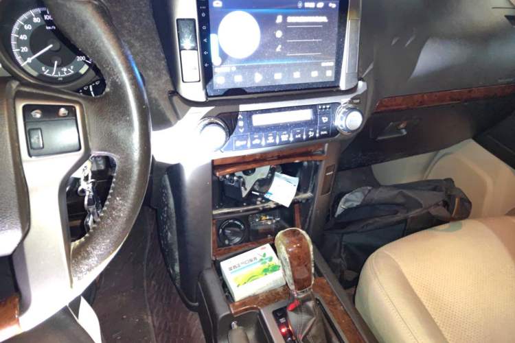 Used Toyota Prado 2010 2.7L Automatic Luxury Edition Audio And AC Panel