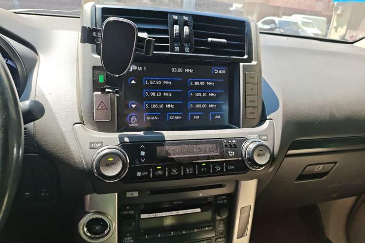 Used Toyota Prado 2010 4.0L Automatic TX-L Audio And AC Panel