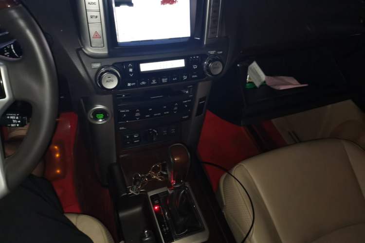 Used Toyota Prado 2010 4.0L Automatic VX NAVI Audio And AC Panel
