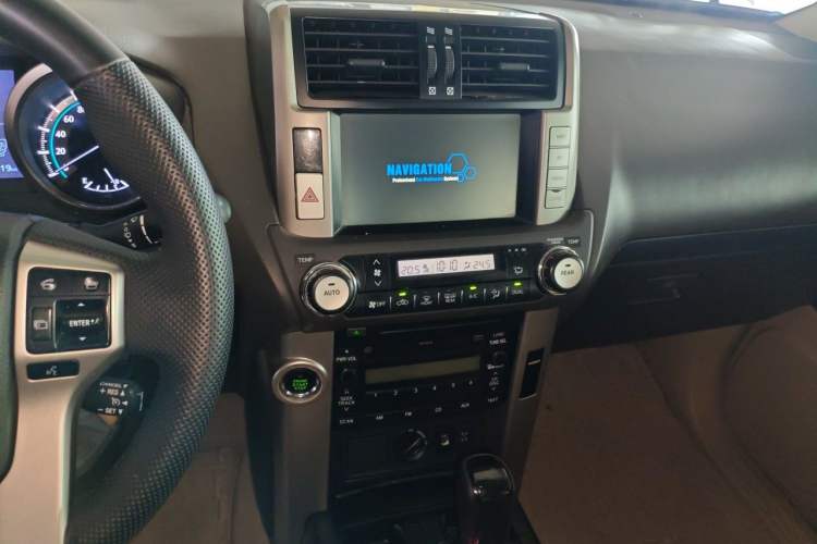 Used Toyota Prado 2010 4.0L Automatic TX-L Audio And AC Panel