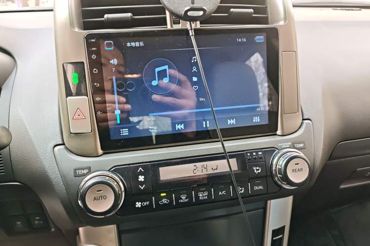 Used Toyota Prado 2010 4.0L Automatic TX-L Audio And AC Panel
