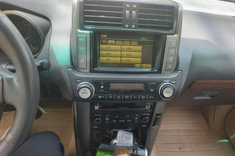 Used Toyota Prado 2010 2.7L Automatic Deluxe Edition Audio And AC Panel