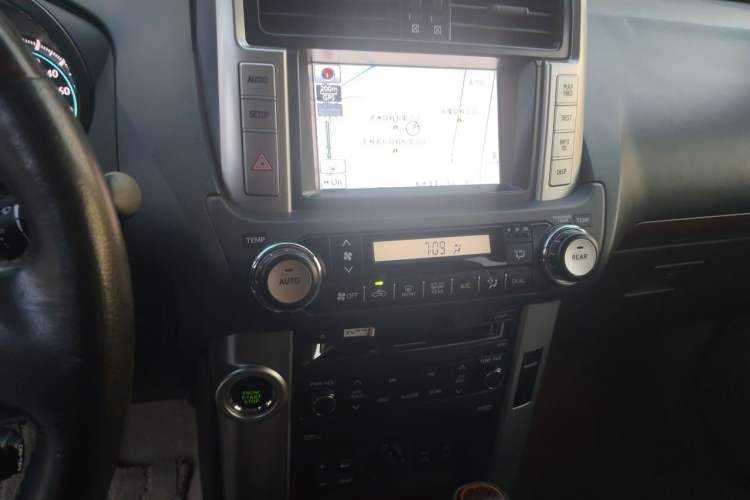 Used Toyota Prado 2010 4.0L Automatic VX NAVI Audio And AC Panel