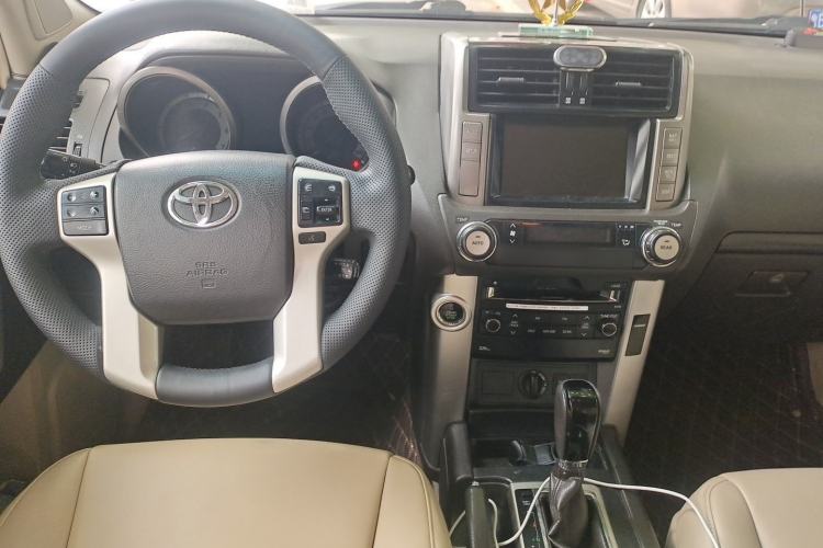 Used Toyota Prado 2010 4.0L Automatic TX-L NAVI Center Console