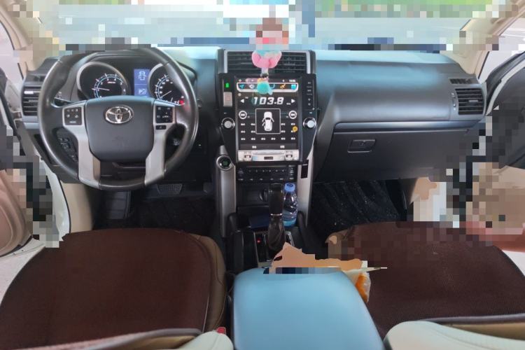 Used Toyota Prado 2010 4.0L Automatic TX-L Center Console