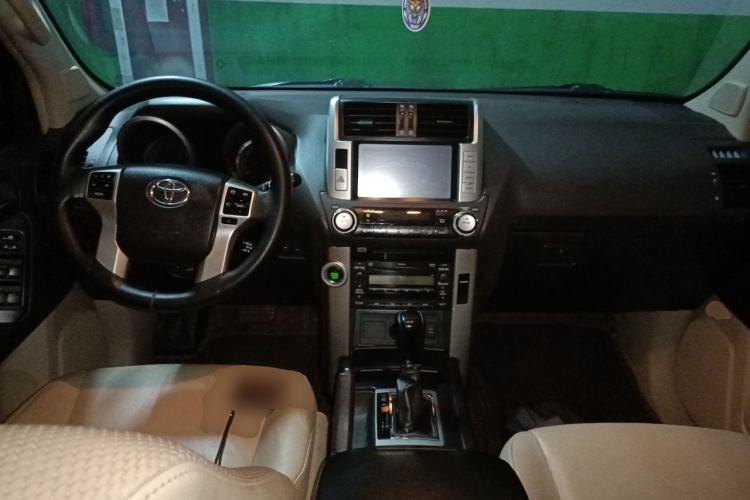 Used Toyota Prado 2010 4.0L Automatic TX Center Console