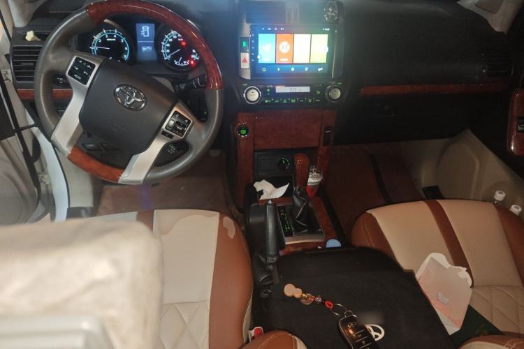 Used Toyota Prado 2010 4.0L Automatic TX-L Center Console