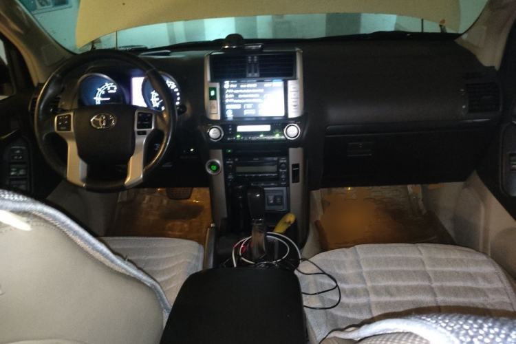 Used Toyota Prado 2010 4.0L Automatic TX-L Center Console