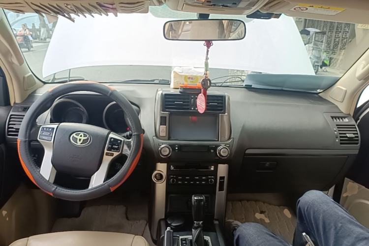 Used Toyota Prado 2010 4.0L Automatic TX-L Center Console