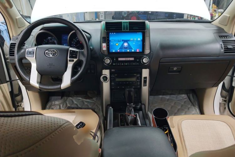 Used Toyota Prado 2010 4.0L Automatic TX-L Center Console