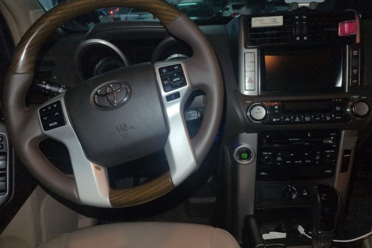 Used Toyota Prado 2010 4.0L Automatic VX NAVI Center Console