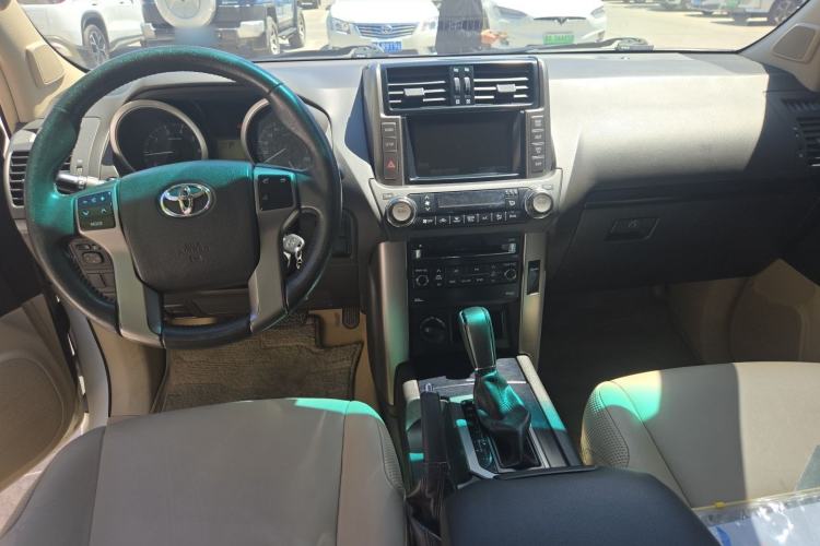 Used Toyota Prado 2010 2.7L Automatic Deluxe Edition Center Console