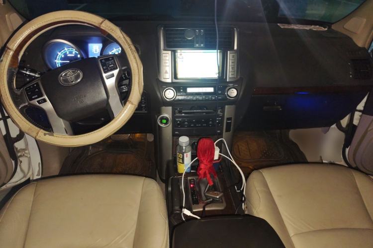 Used Toyota Prado 2010 4.0L Automatic VX Center Console