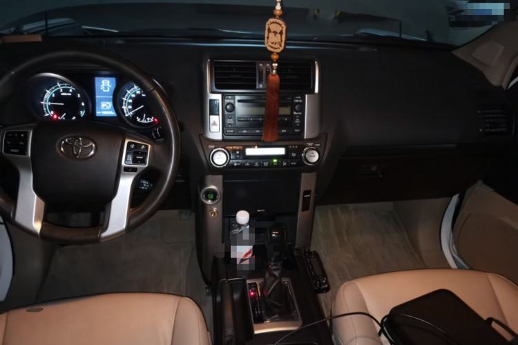 Used Toyota Prado 2010 4.0L Automatic TX-L Center Console