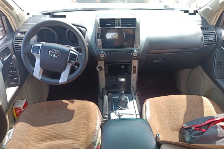 Used Toyota Prado 2010 4.0L Automatic TX-L Center Console