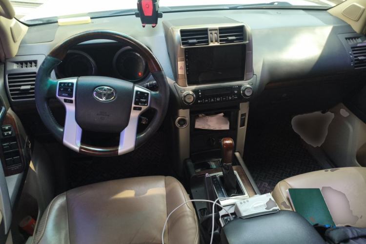 Used Toyota Prado 2010 4.0L Automatic VX Center Console