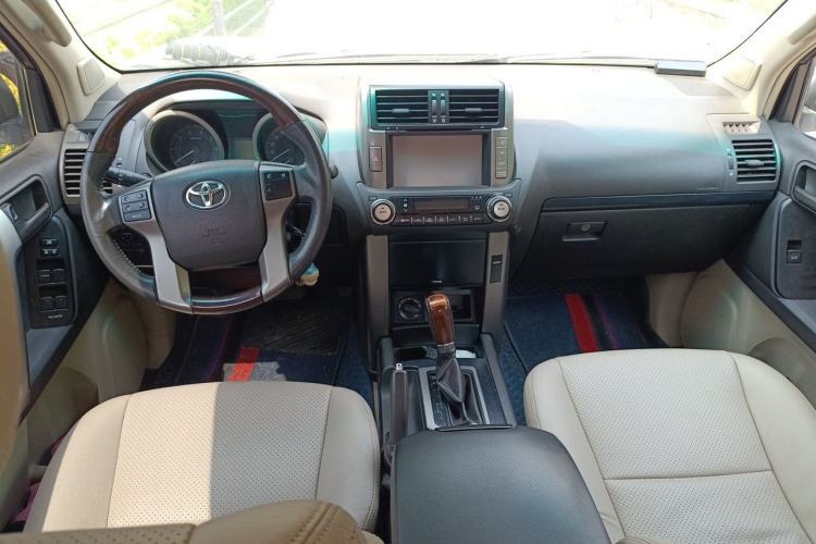 Used Toyota Prado 2010 2.7L Automatic Deluxe Edition Center Console