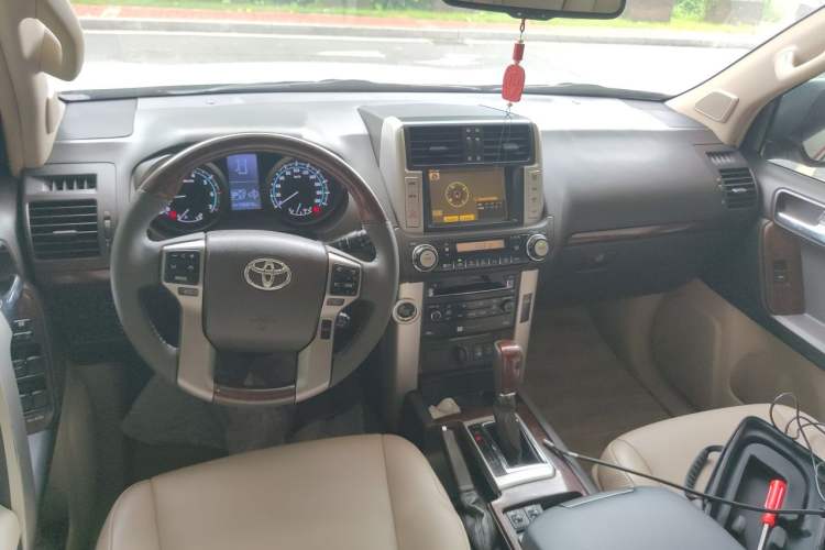 Used Toyota Prado  Center Console