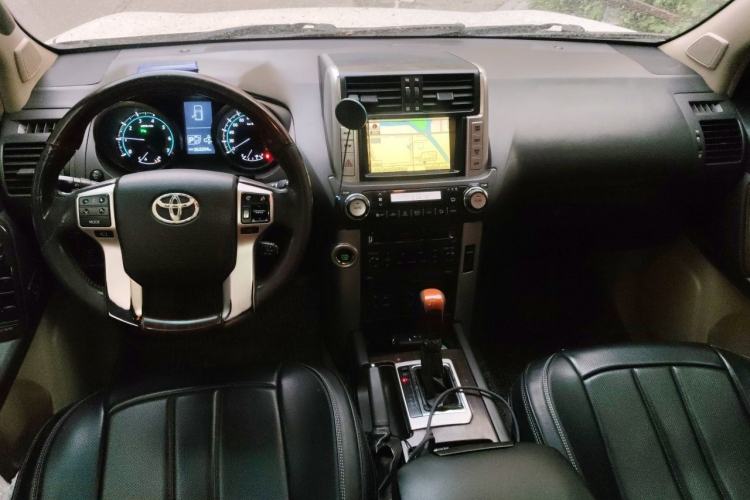 Used Toyota Prado 2010 4.0L Automatic VX NAVI Center Console