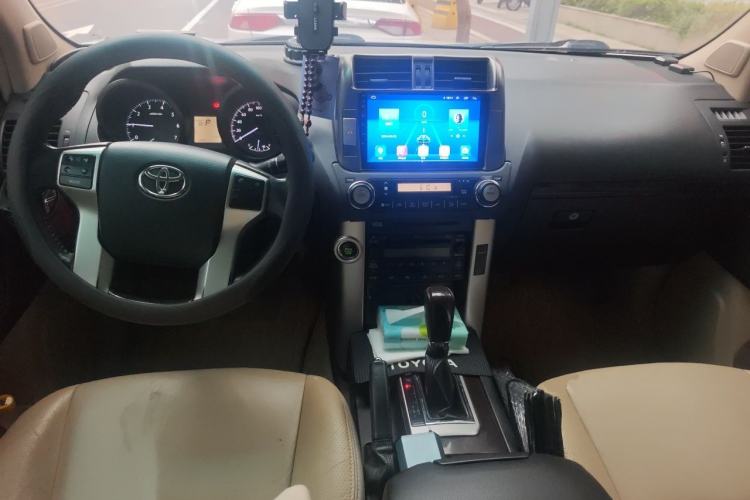 Used Toyota Prado 2010 4.0L Automatic TX Center Console