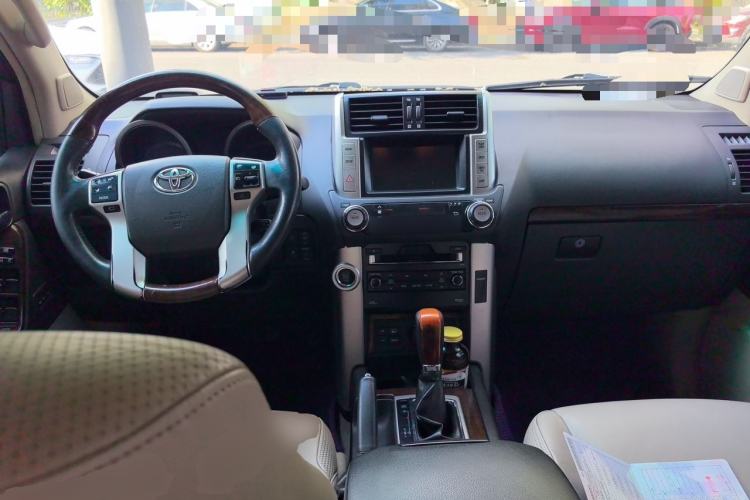 Used Toyota Prado 2010 4.0L Automatic VX NAVI Center Console