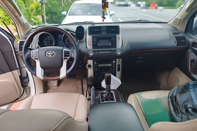 Used Toyota Prado 2010 4.0L Automatic VX Center Console