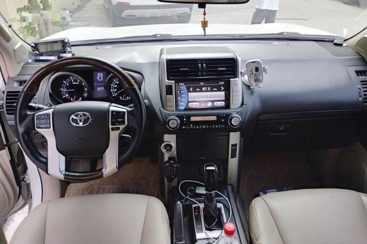 Used Toyota Prado 2010 4.0L Automatic TX-L Center Console