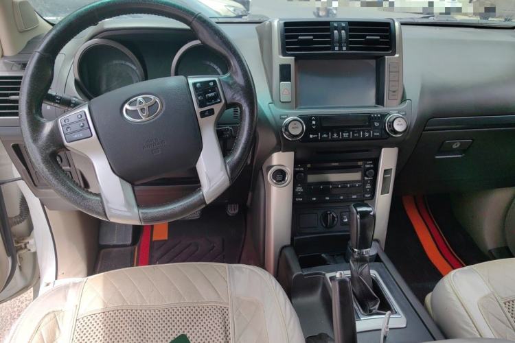 Used Toyota Prado 2010 4.0L Automatic TX-L Center Console