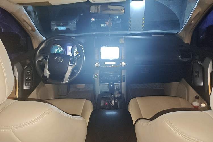 Used Toyota Prado 2010 4.0L Automatic TX-L NAVI Center Console