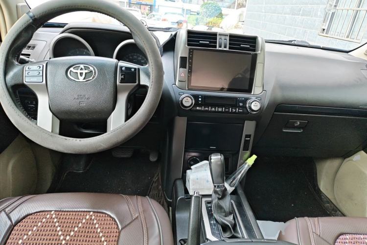 Used Toyota Prado 2010 2.7L Automatic Standard Edition Center Console