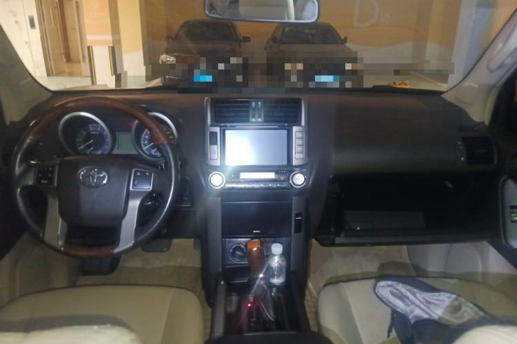 Used Toyota Prado 2010 2.7L Automatic Deluxe Edition Center Console