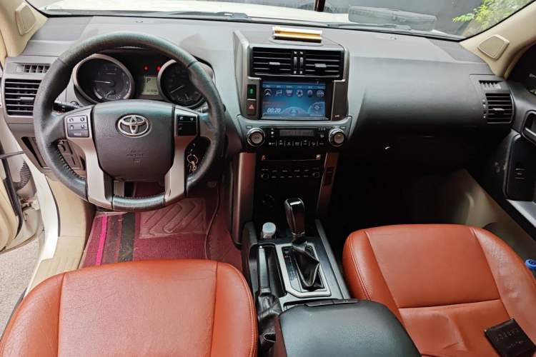 Used Toyota Prado 2010 2.7L Automatic Standard Edition Center Console