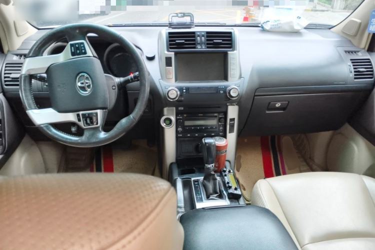 Used Toyota Prado 2010 4.0L Automatic TX-L Center Console