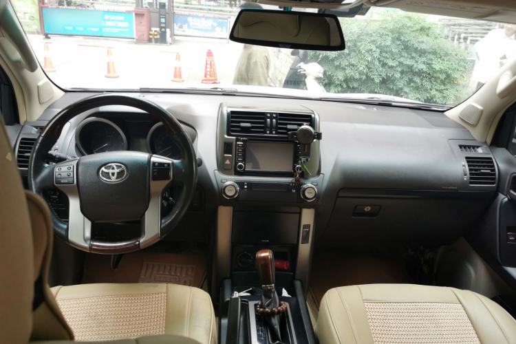 Used Toyota Prado 2010 2.7L Automatic Standard Edition Center Console