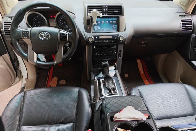 Used Toyota Prado 2010 2.7L Automatic Standard Edition Center Console