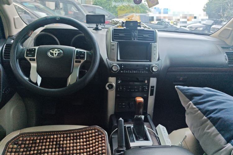 Used Toyota Prado 2010 4.0L Automatic VX NAVI Center Console
