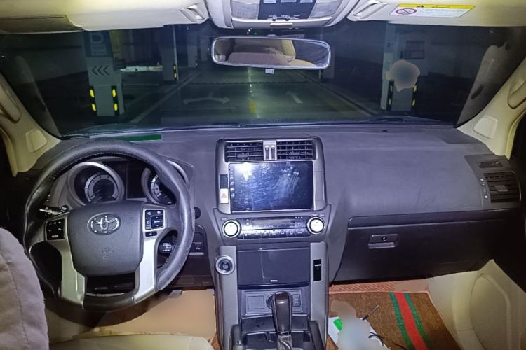 Used Toyota Prado 2010 4.0L Automatic TX-L Center Console