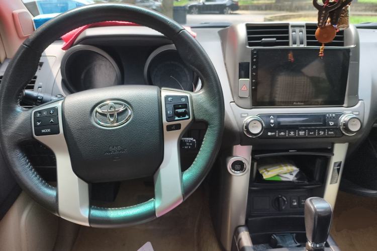 Used Toyota Prado 2010 4.0L Automatic TX-L Center Console
