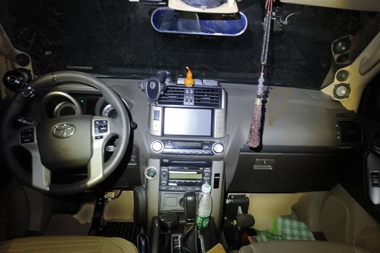 Used Toyota Prado 2010 4.0L Automatic TX-L Center Console