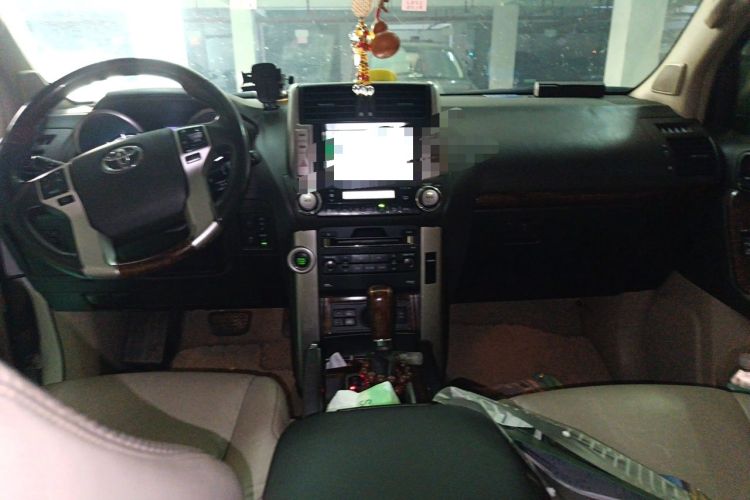 Used Toyota Prado 2010 4.0L Automatic VX NAVI Center Console