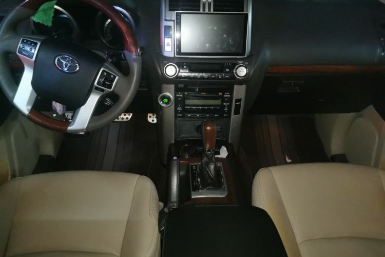 Used Toyota Prado 2010 4.0L Automatic TX Center Console