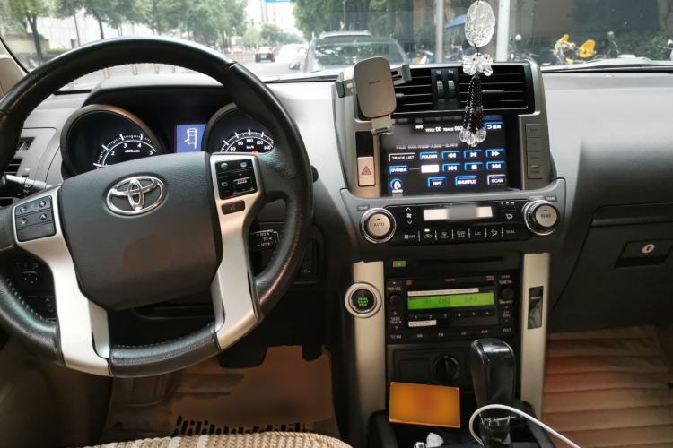 Used Toyota Prado 2010 4.0L Automatic TX-L Center Console