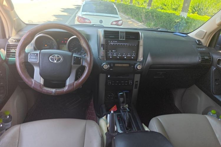 Used Toyota Prado 2010 2.7L Automatic Deluxe Edition Center Console