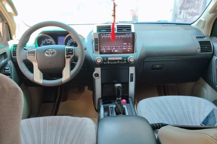 Used Toyota Prado 2010 4.0L Automatic TX-L Center Console