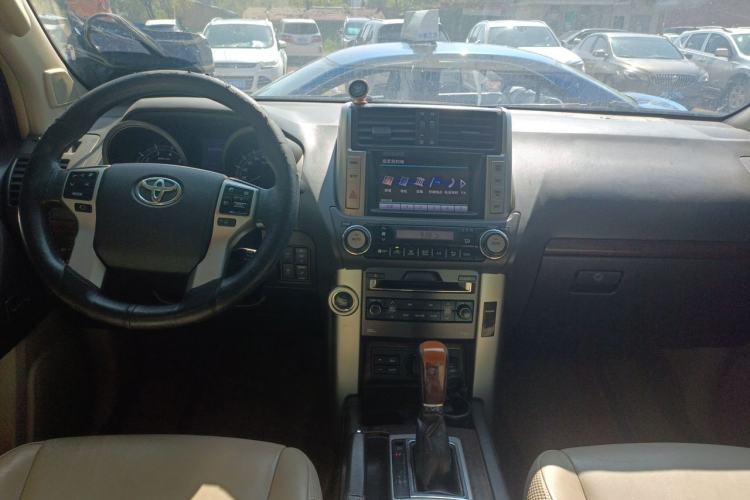 Used Toyota Prado 2010 4.0L Automatic VX NAVI Center Console