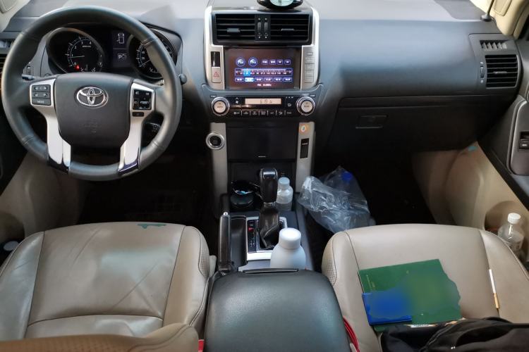 Used Toyota Prado 2010 4.0L Automatic TX-L Center Console