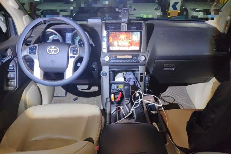 Used Toyota Prado 2010 4.0L Automatic TX-L Center Console