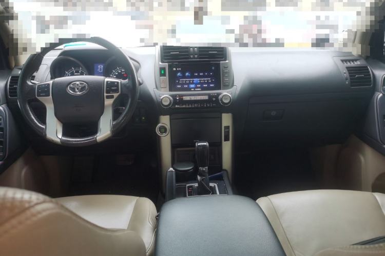 Used Toyota Prado 2010 4.0L Automatic TX-L Center Console