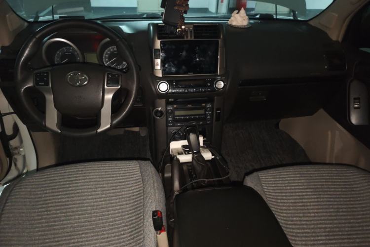 Used Toyota Prado 2010 2.7L Automatic Standard Edition Center Console