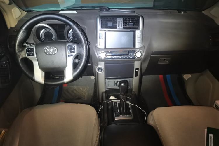 Used Toyota Prado 2010 4.0L Automatic TX-L Center Console